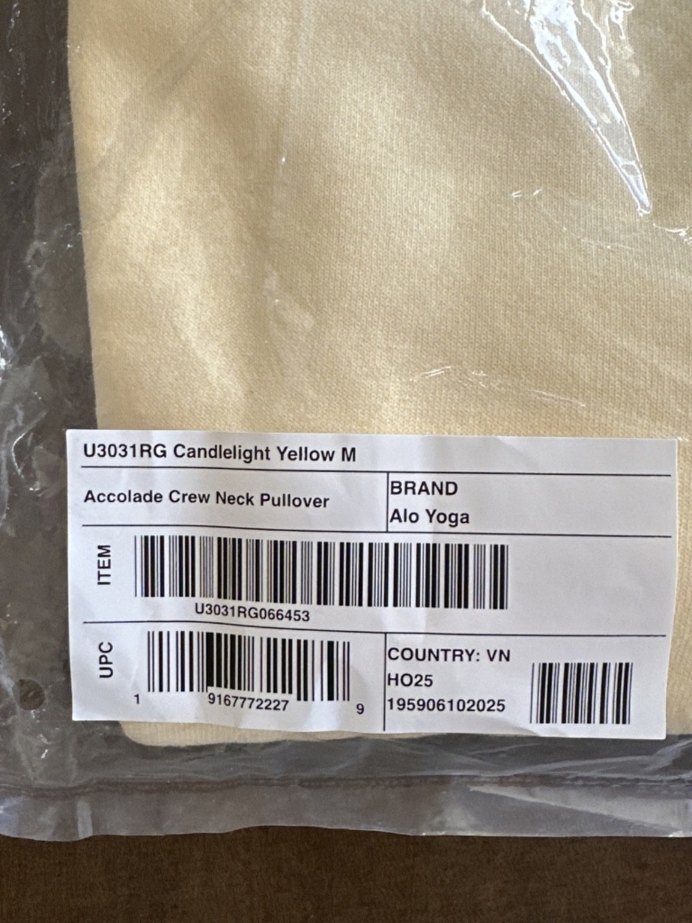 Alo Yoga Accolade Crew Neck Pullover Candlelight Yellow Size Medium - Picture 2 of 3